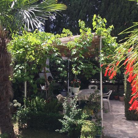 Garden Apartment Kaštela Esterno foto