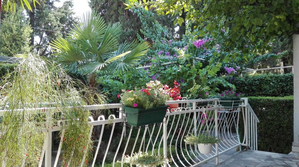 Garden Apartment Kaštela Esterno foto