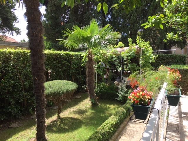 Garden Apartment Kaštela Esterno foto